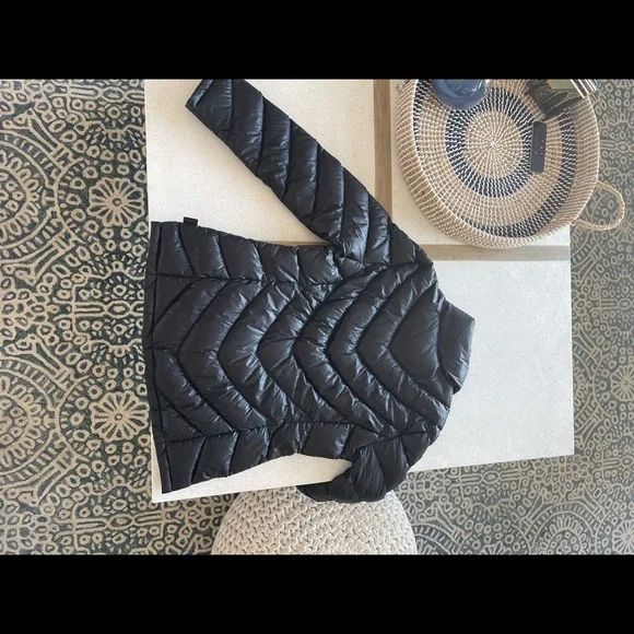 Calvin Klein Lightweight Black Puffer Jacket - Size S - Picture 3 of 4